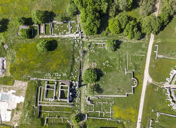 Scoperti nuovi pavimenti musivi nel sito archeologico di Carsulae